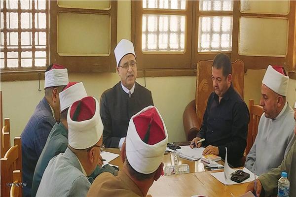 مدير أوقاف القليوبية خلال اجتماعه بمديري الإدارات وكبار مفتشيها
