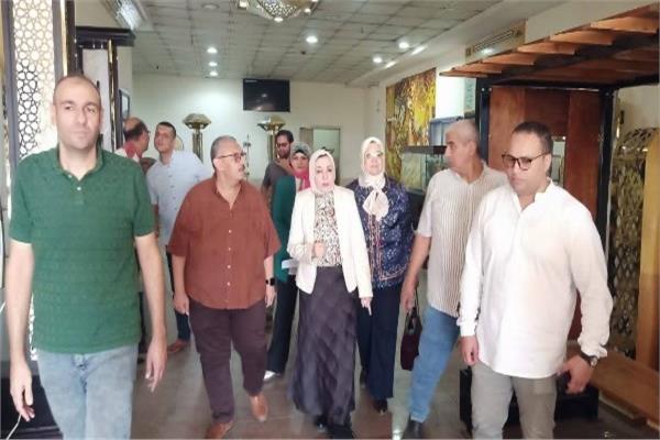 نائب رئيس جامعة بنها خلال إجراءات الكشف الطبي على الطلاب الجدد