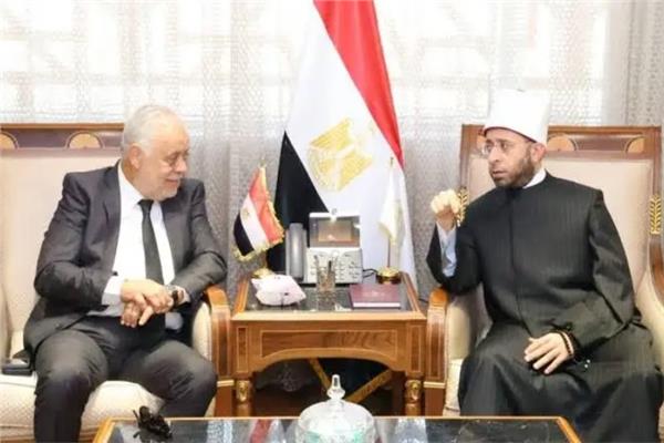 د.أسامة الأزهري خلال لقائه مع أشرف زكي