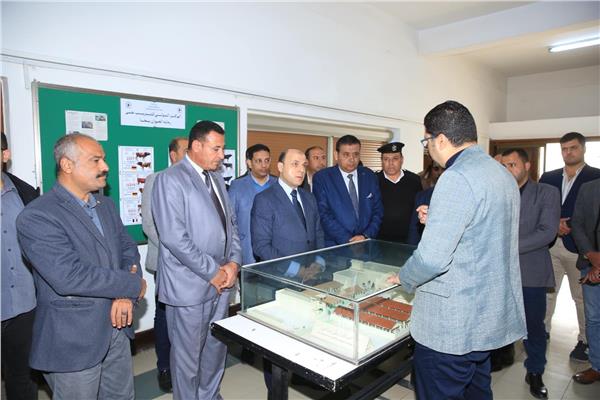 محافظ كفر الشيخ اثناء الاجتماع