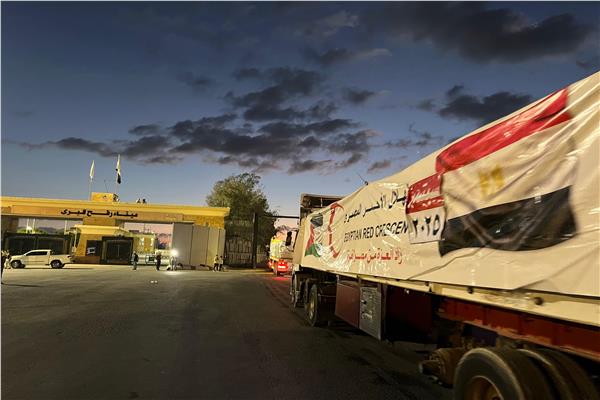  مساعدات غذائية وطبية  من  الهلال الأحمر إلى قطاع غزة 