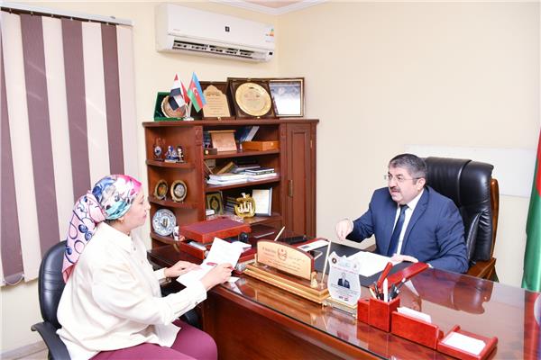 رئيس الجالية الأذربيجانية بالقاهرة أثناء حواره مع محررة اللواء الإسلامي