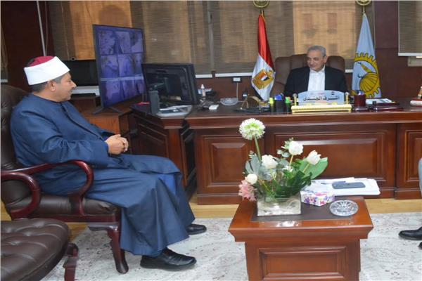 محافظ الغربية  يستقبل  وكيل وزارة الأوقاف بالمحافظة 