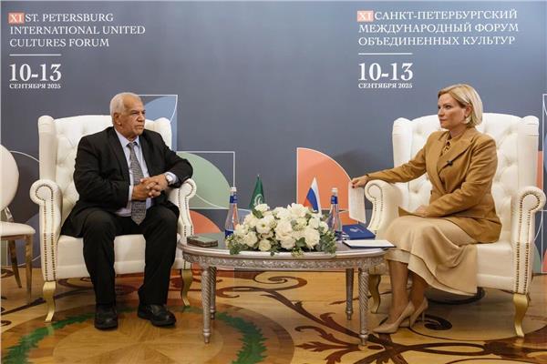 وزيرة الثقافة الروسية والأمين العام المساعد لجامعة الدول العربية