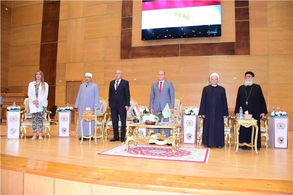 د.محمد عبدالمالك يشارك في الملتقى التثقيفي الأول لطلاب جامعة سوهاج