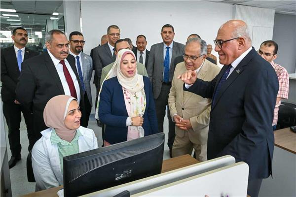  اللواء «أ. ح» مهندس مختار عبد اللطيف رئيس الهيئة العربية للتصنيع بتفقد مصانع الإلكترونيات