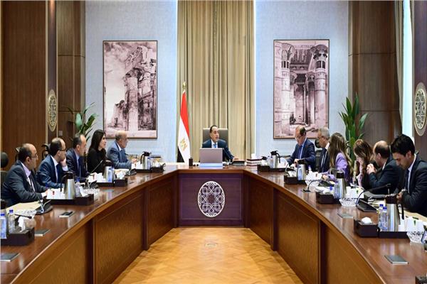 رئيس الوزراء يتابع الموقف التنفيذي للطاقات المتجددة