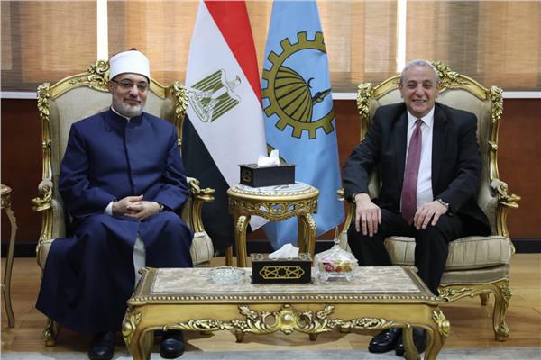 محافظ الغربية خلال استقباله مفتي الجمهورية 