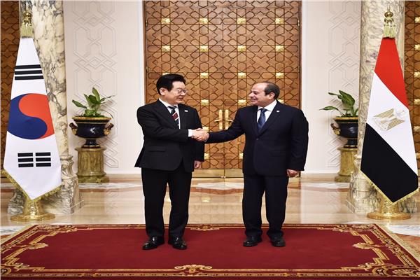 الرئيس السيسي يستقبل رئيس جمهورية كوريا