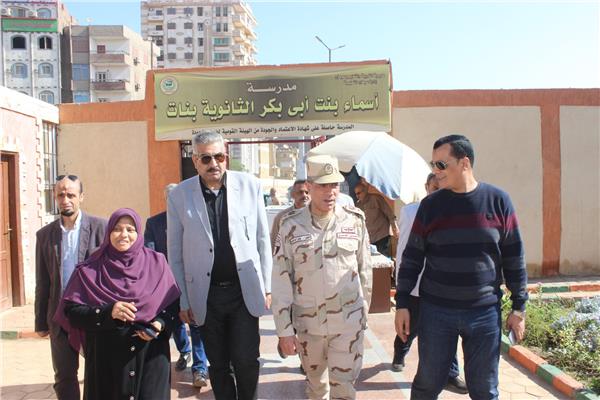 أثناء الجولة الميدانية للمدارس المشاركة في مشروع صقر 159