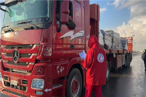 جانب من المساعدات  المقدمة من الهلال الأحمر المصري لقطاع غزة 