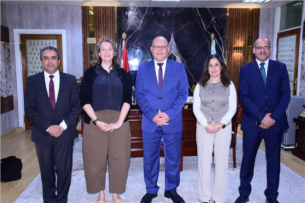 رئيس جامعة سوهاج يستقبل وفدًا من معهد جوته الألماني 
