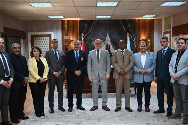 رئيس جامعة سوهاج ومحافظ نادي روتاري مصر