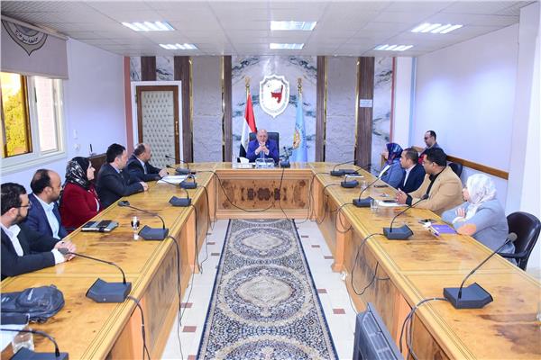الدكتور حسان النعماني رئيس جامعة سوهاج يعقد اجتماعًا مع اللجنة المنظمة لمهرجان سوهاج السنوي للإبتكار