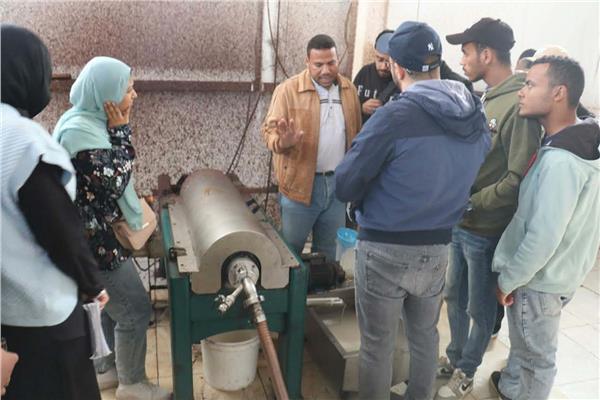 «بحوث الصحراء» يستقبل طلاب جامعة طنطا في زيارة تدريبية ب «سيوة»