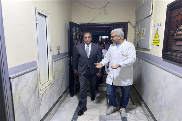 محافظ قنا يتفقد المستشفى العام 