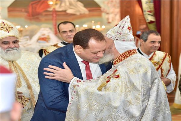 مدير أمن الفيوم خلال زيارته لإحدى الكنائس