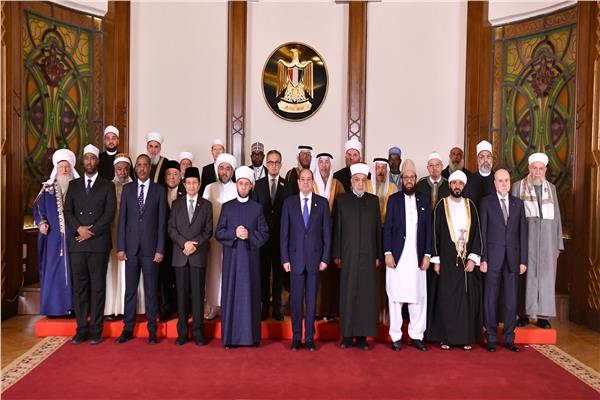 الرئيس السيسي خلال استقباله الوفود المشاركة في المؤتمر