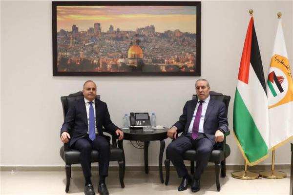 السفير إيهاب سليمان، سفير جمهورية مصر العربية وحسين الشيخ، نائب رئيس دولة فلسطين