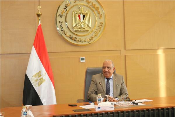 د/ محمود عصمت وزير الكهرباء والطاقة المتجددة