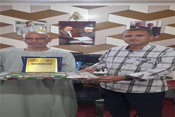 أ.د حسن محمد عبده الشريف أستاذ البلاغة والنقد بكلية الدراسات الإسلامية 