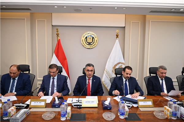  د. شريف فاروق وزير التموين والتجارة 