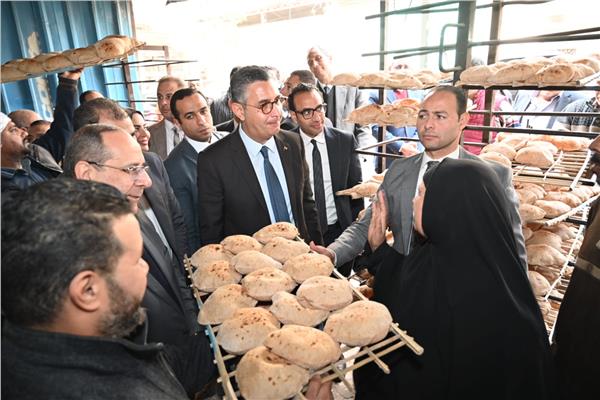  د. شريف فاروق وزير التموين والتجارة خلال جولة تفقدية