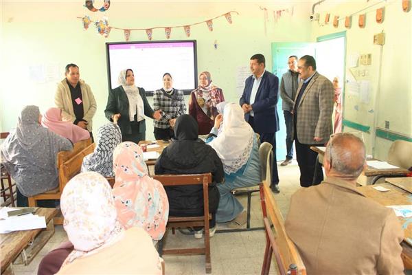 تدريب مديري ووكلاء المدارس الابتدائية على أساسيات القيادة المدرسية بسوهاج