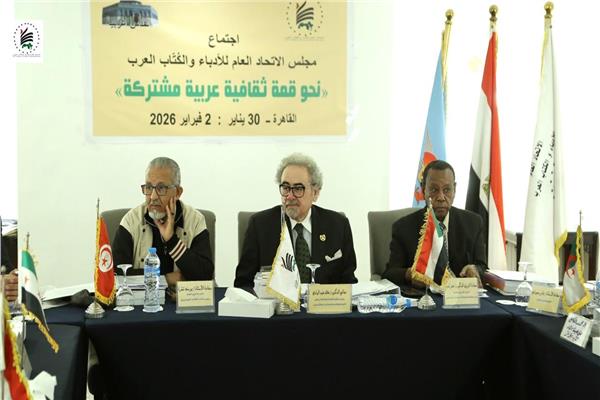 الدكتور علاء عبدالهادي الأمين العام للاتحاد العام للأدباء