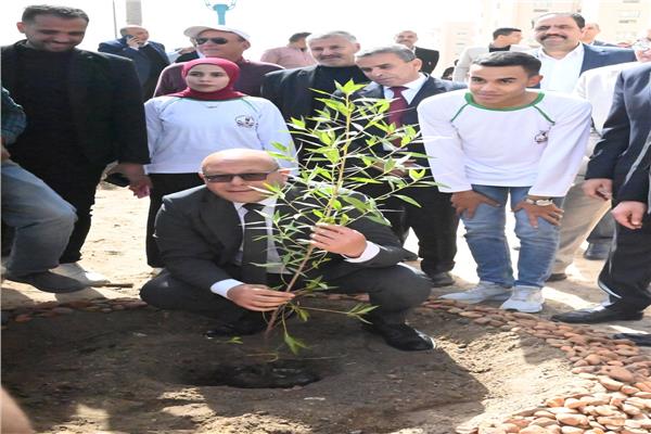 مشاركة د. حسان النعماني رئيس جامعة سوهاج الأهلية بحملة التشجير