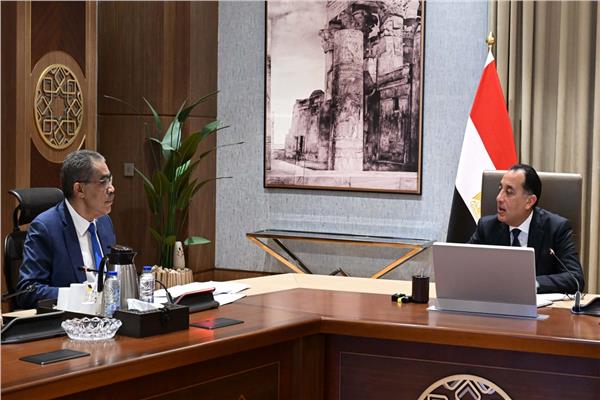 رئيس الوزراء يلتقي بوزير الدولة للإعلام 