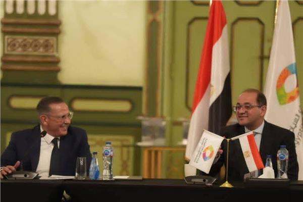 وزير المالية  في جلسة نقاشية مع رئيس وأعضاء الاتحاد العام للغرف السياحية