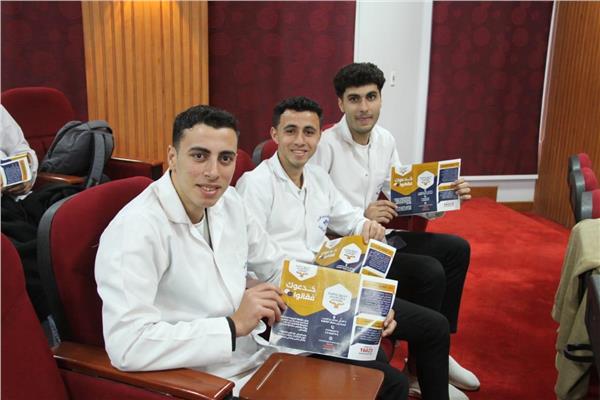 جانب من ورش العمل للطلاب