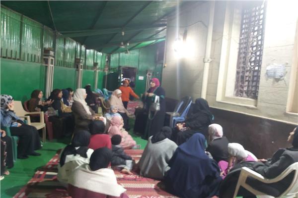أثناء أداء دروس وخواطر التراويح في أحد المساجد 
