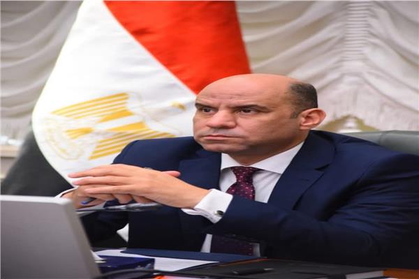  وزير العمل 