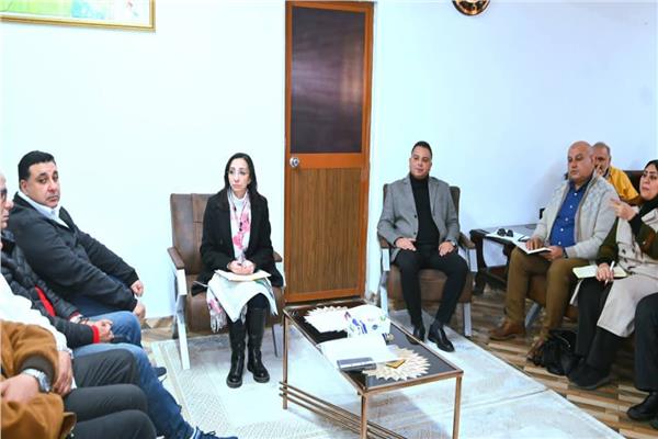 محافظ البحيرة خلال الاجتماع