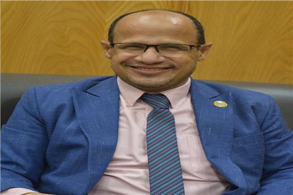 الدكتور إبراهيم شعلان مدير مستشفى طب الأزهر باسيوط