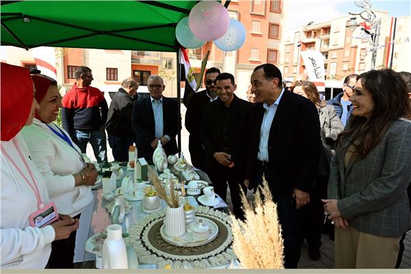  رئيس الوزراء يزور " بازار الخير " 