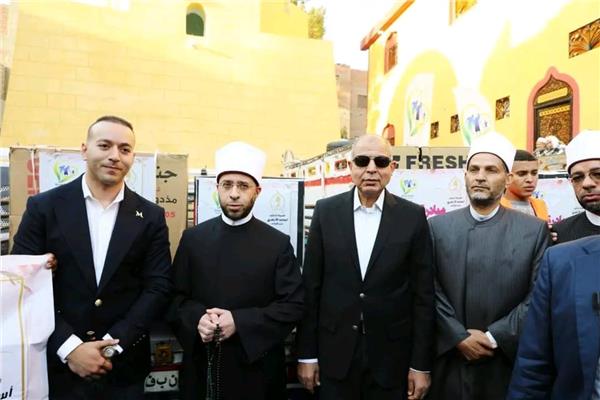 محافظ المنيا ووزير الأوقاف يوزعان «أجهزة عرائس»