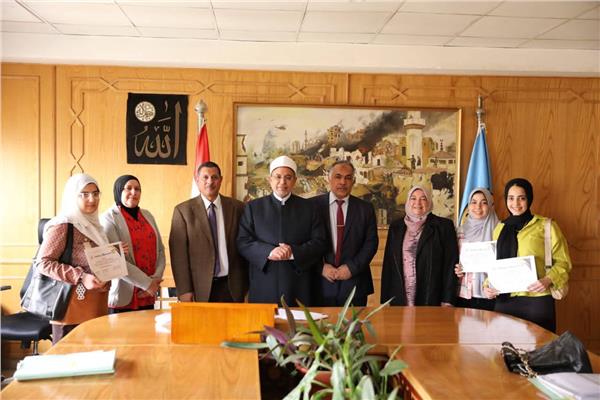 طالبات كلية التمريض للبنات بالقاهرة