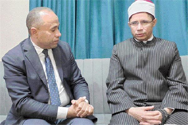 د. عادل المراغى مع محرر اللواء الإسلامي