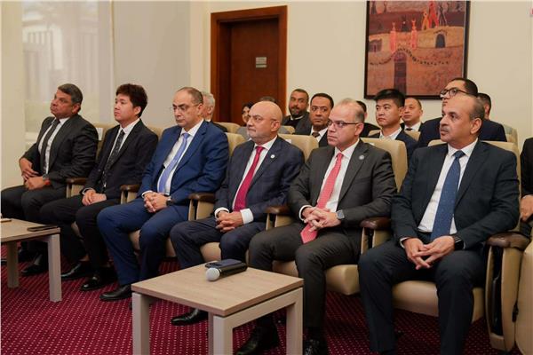 وزير الإستثمار يقوم بتسليم 8 رخص ذهبية لمشروعات مصرية وعربية وأجنبية في قطاعات الطاقة