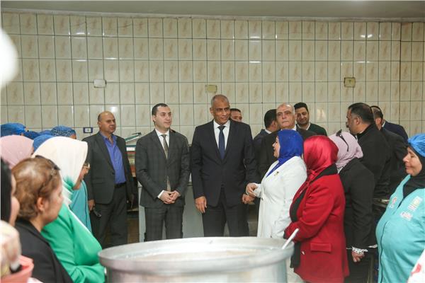 محافظ كفرالشيخ يتفقد مبادرة «مطبخ المصرية بإيدين بناتها»