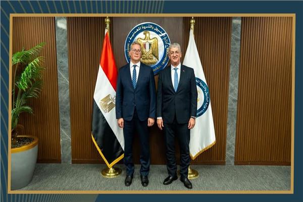 وزير البترول ورئيس شركة بتروجت 