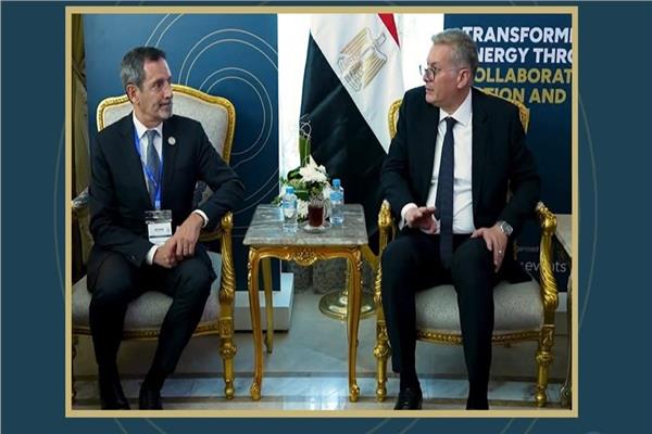  وزير البترول والرئيس التنفيذي لشركة SLB 