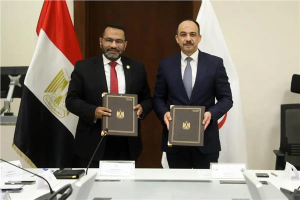 جانب من توقيع البروتوكول