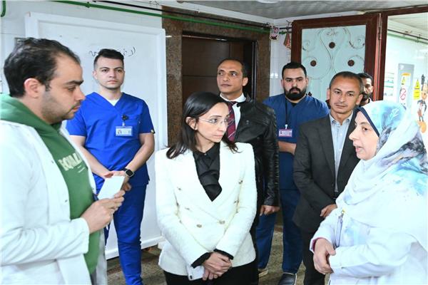 جولة ميدانية  د. جاكلين عازر داخل مستشفى دمسنا التخصصي للأطفال