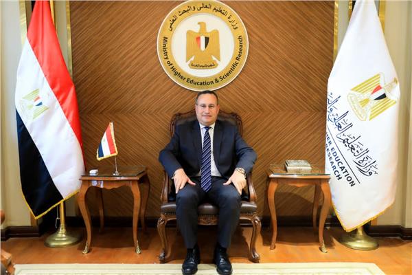 د.عبدالعزيز قنصوة وزير التعليم العالي