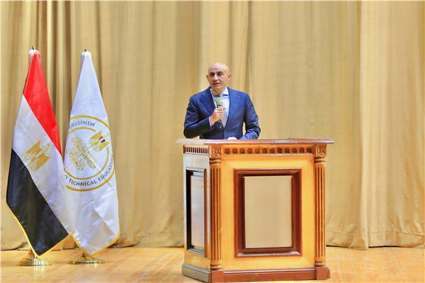 محمد عبد اللطيف وزير التربية والتعليم 