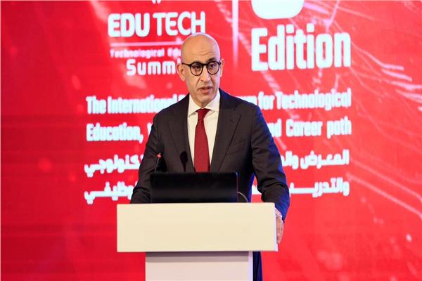 محمد عبداللطيف، وزير التربية والتعليم